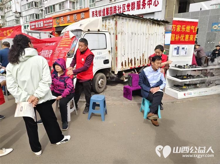 志愿服务进社区健康活动暖人心3月26日介休市敬老协会走进西关街道馨园路社区为老人们爱心理发义诊 - 第34张 - 山西公益人 志愿服务进社区健康活动暖人心3月26日介休市敬老协会走进西关街道馨园路社区为老人们爱心理发义诊 - 第34张