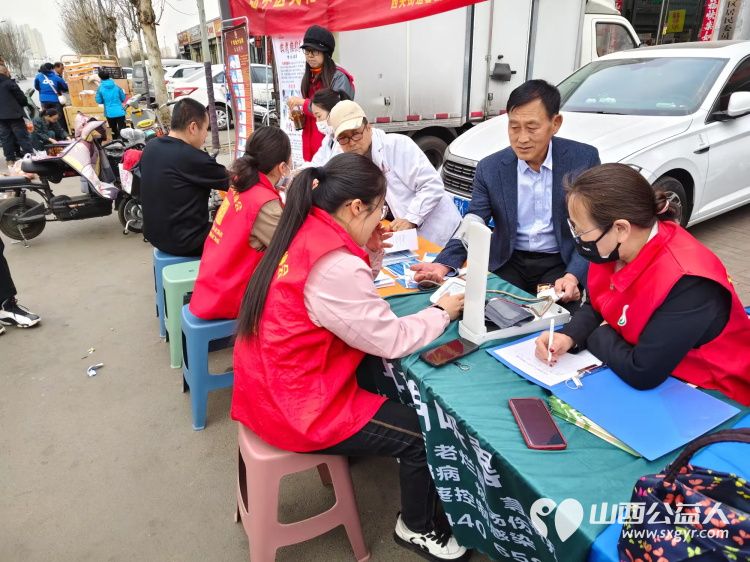 志愿服务进社区健康活动暖人心3月26日介休市敬老协会走进西关街道馨园路社区为老人们爱心理发义诊 - 第45张 - 山西公益人 志愿服务进社区健康活动暖人心3月26日介休市敬老协会走进西关街道馨园路社区为老人们爱心理发义诊 - 第45张