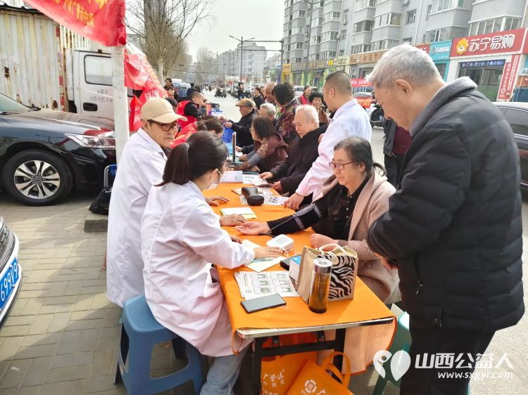 志愿服务进社区健康活动暖人心3月26日介休市敬老协会走进西关街道馨园路社区为老人们爱心理发义诊 - 第53张 - 山西公益人 志愿服务进社区健康活动暖人心3月26日介休市敬老协会走进西关街道馨园路社区为老人们爱心理发义诊 - 第53张
