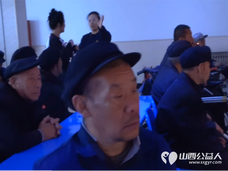 古交市“太原好人”薛建锋联合心连心艺术团小分队志愿者去古交市敬老院演出节目送上香甜的爱心面包 - 第13张 - 山西公益人 古交市“太原好人”薛建锋联合心连心艺术团小分队志愿者去古交市敬老院演出节目送上香甜的爱心面包 - 第13张