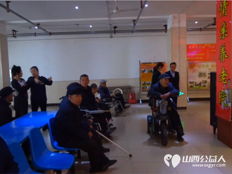 古交市“太原好人”薛建锋联合心连心艺术团小分队志愿者去古交市敬老院演出节目送上香甜的爱心面包 - 第11张 - 山西公益人 古交市“太原好人”薛建锋联合心连心艺术团小分队志愿者去古交市敬老院演出节目送上香甜的爱心面包 - 第11张