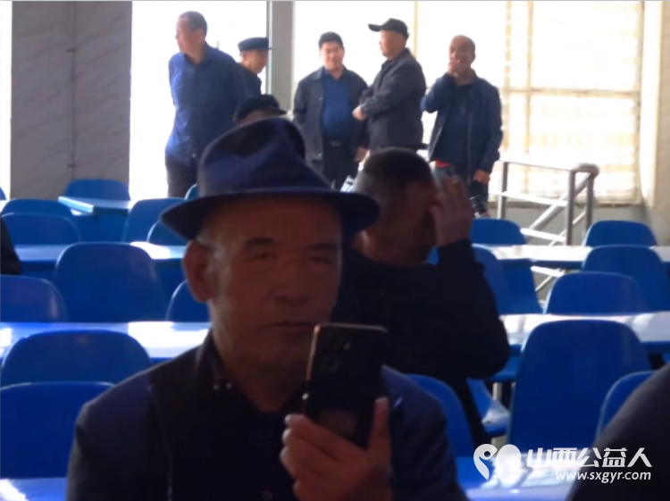 古交市“太原好人”薛建锋联合心连心艺术团小分队志愿者去古交市敬老院演出节目送上香甜的爱心面包 - 第12张 - 山西公益人 古交市“太原好人”薛建锋联合心连心艺术团小分队志愿者去古交市敬老院演出节目送上香甜的爱心面包 - 第12张