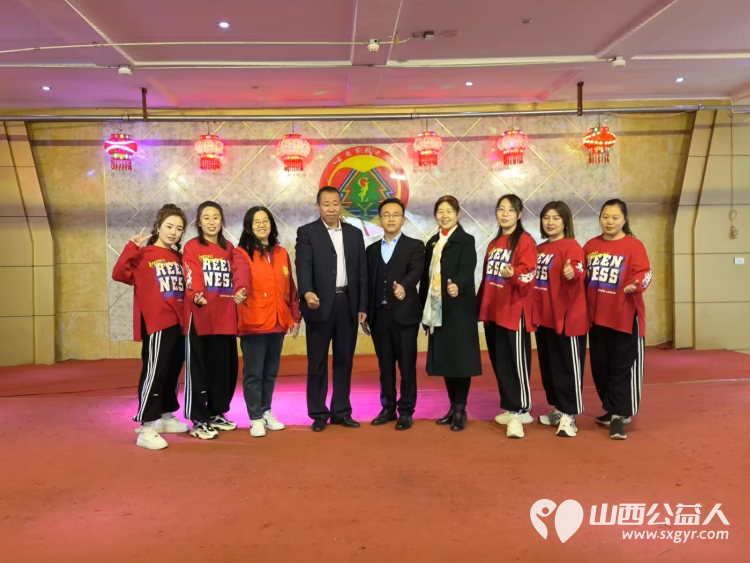 古交市“太原好人”薛建锋联合心连心艺术团小分队志愿者去古交市敬老院演出节目送上香甜的爱心面包 - 第2张 - 山西公益人 古交市“太原好人”薛建锋联合心连心艺术团小分队志愿者去古交市敬老院演出节目送上香甜的爱心面包 - 第2张