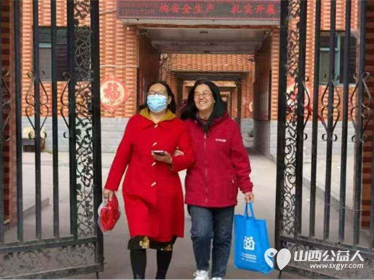 古交市“太原好人”薛建锋联合心连心艺术团小分队志愿者去古交市敬老院演出节目送上香甜的爱心面包 - 第3张 - 山西公益人 古交市“太原好人”薛建锋联合心连心艺术团小分队志愿者去古交市敬老院演出节目送上香甜的爱心面包 - 第3张