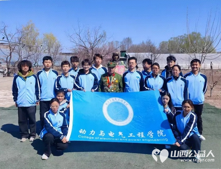 田间学种菜感悟雷锋精神 山西应用科技学院、山西财经学院学生走进太原市“活雷锋”赵海生种菜基地开展劳动实践活动 - 第4张 - 山西公益人 田间学种菜感悟雷锋精神 山西应用科技学院、山西财经学院学生走进太原市“活雷锋”赵海生种菜基地开展劳动实践活动 - 第4张