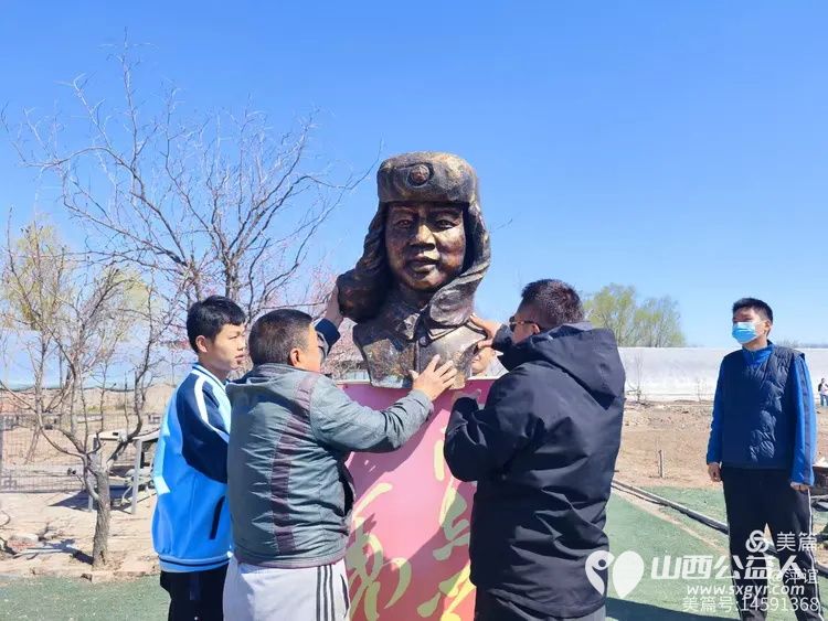 田间学种菜感悟雷锋精神 山西应用科技学院、山西财经学院学生走进太原市“活雷锋”赵海生种菜基地开展劳动实践活动 - 第9张 - 山西公益人 田间学种菜感悟雷锋精神 山西应用科技学院、山西财经学院学生走进太原市“活雷锋”赵海生种菜基地开展劳动实践活动 - 第9张