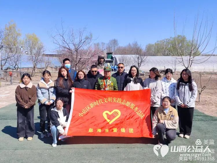田间学种菜感悟雷锋精神 山西应用科技学院、山西财经学院学生走进太原市“活雷锋”赵海生种菜基地开展劳动实践活动 - 第3张 - 山西公益人 田间学种菜感悟雷锋精神 山西应用科技学院、山西财经学院学生走进太原市“活雷锋”赵海生种菜基地开展劳动实践活动 - 第3张
