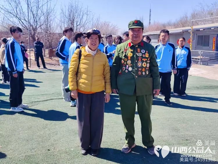 田间学种菜感悟雷锋精神 山西应用科技学院、山西财经学院学生走进太原市“活雷锋”赵海生种菜基地开展劳动实践活动 - 第10张 - 山西公益人 田间学种菜感悟雷锋精神 山西应用科技学院、山西财经学院学生走进太原市“活雷锋”赵海生种菜基地开展劳动实践活动 - 第10张