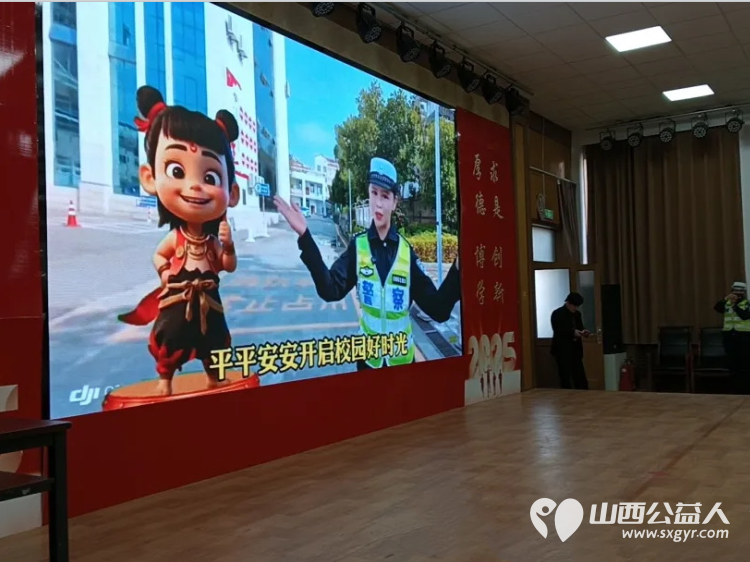 文明交通进校园安全知识润心田 临汾市文明交通志愿者协会联合交警二大队交警走进山西师范大学实验中学开展了一场文明交通知识讲座 - 第1张 - 山西公益人 文明交通进校园安全知识润心田 临汾市文明交通志愿者协会联合交警二大队交警走进山西师范大学实验中学开展了一场文明交通知识讲座 - 第1张