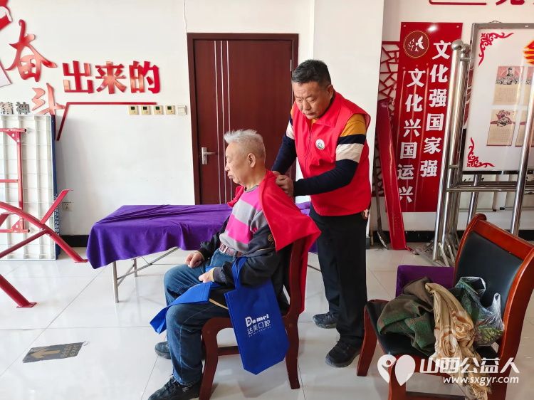 志愿服务进社区健康活动暖人心 介休市敬老协会志愿者2025年4月2日走进西南街道光明路社区服务老人 - 第20张 - 山西公益人 志愿服务进社区健康活动暖人心 介休市敬老协会志愿者2025年4月2日走进西南街道光明路社区服务老人 - 第20张