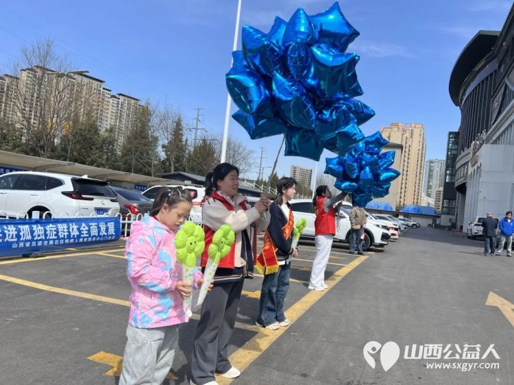 星光同行温暖相伴一场特别的融合观影活动由吕梁市离石区青年志愿者协会等爱心组织发起 - 第3张 - 山西公益人 星光同行温暖相伴一场特别的融合观影活动由吕梁市离石区青年志愿者协会等爱心组织发起 - 第3张