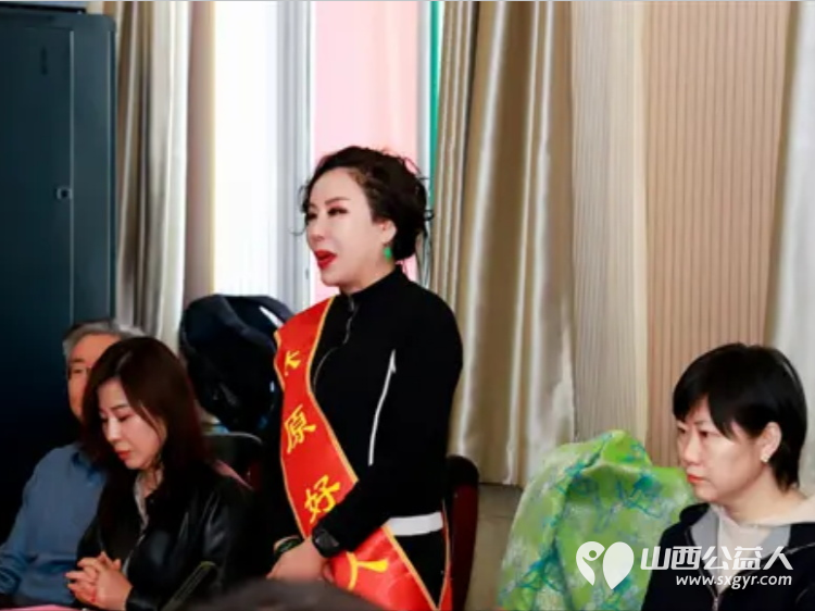 太原好人张会芳携爱心企业在太原师范学院附属中学举行爱心企业公益捐赠捐赠爱心读书卡 - 第6张