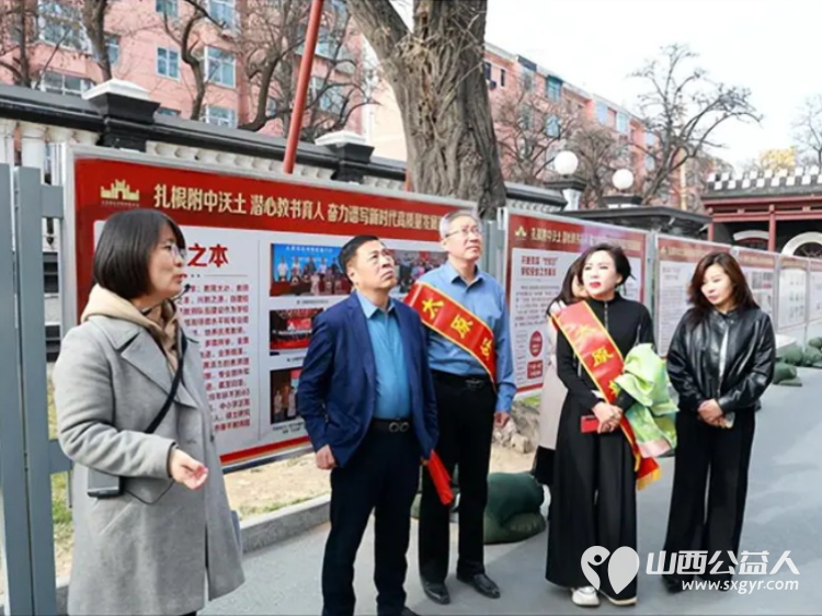 太原好人张会芳携爱心企业在太原师范学院附属中学举行爱心企业公益捐赠捐赠爱心读书卡 - 第13张