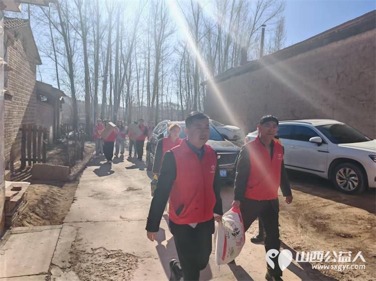 长治圆梦公益协会组织开展“暖春行---关爱山区孤寡患病老人”活动去长治市沁县端村和瓦窑沟两个村16户贫困户家庭捐助生活用品 - 第25张 - 山西公益人 长治圆梦公益协会组织开展“暖春行---关爱山区孤寡患病老人”活动去长治市沁县端村和瓦窑沟两个村16户贫困户家庭捐助生活用品 - 第25张