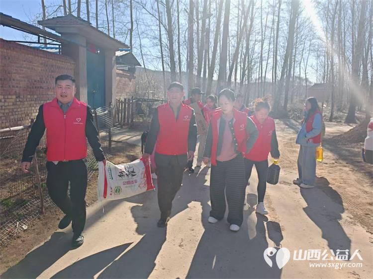 长治圆梦公益协会组织开展“暖春行---关爱山区孤寡患病老人”活动去长治市沁县端村和瓦窑沟两个村16户贫困户家庭捐助生活用品 - 第23张 - 山西公益人 长治圆梦公益协会组织开展“暖春行---关爱山区孤寡患病老人”活动去长治市沁县端村和瓦窑沟两个村16户贫困户家庭捐助生活用品 - 第23张
