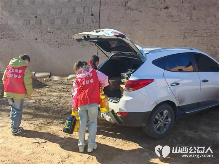 长治圆梦公益协会组织开展“暖春行---关爱山区孤寡患病老人”活动去长治市沁县端村和瓦窑沟两个村16户贫困户家庭捐助生活用品 - 第17张 - 山西公益人 长治圆梦公益协会组织开展“暖春行---关爱山区孤寡患病老人”活动去长治市沁县端村和瓦窑沟两个村16户贫困户家庭捐助生活用品 - 第17张