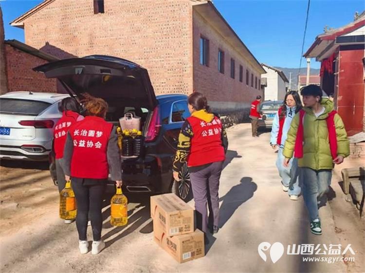 长治圆梦公益协会组织开展“暖春行---关爱山区孤寡患病老人”活动去长治市沁县端村和瓦窑沟两个村16户贫困户家庭捐助生活用品 - 第42张 - 山西公益人 长治圆梦公益协会组织开展“暖春行---关爱山区孤寡患病老人”活动去长治市沁县端村和瓦窑沟两个村16户贫困户家庭捐助生活用品 - 第42张