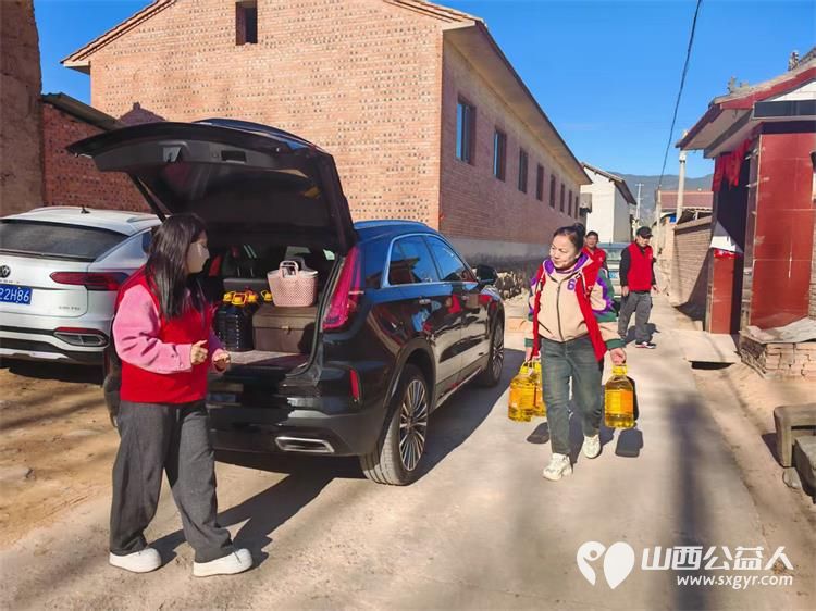 长治圆梦公益协会组织开展“暖春行---关爱山区孤寡患病老人”活动去长治市沁县端村和瓦窑沟两个村16户贫困户家庭捐助生活用品 - 第40张 - 山西公益人 长治圆梦公益协会组织开展“暖春行---关爱山区孤寡患病老人”活动去长治市沁县端村和瓦窑沟两个村16户贫困户家庭捐助生活用品 - 第40张