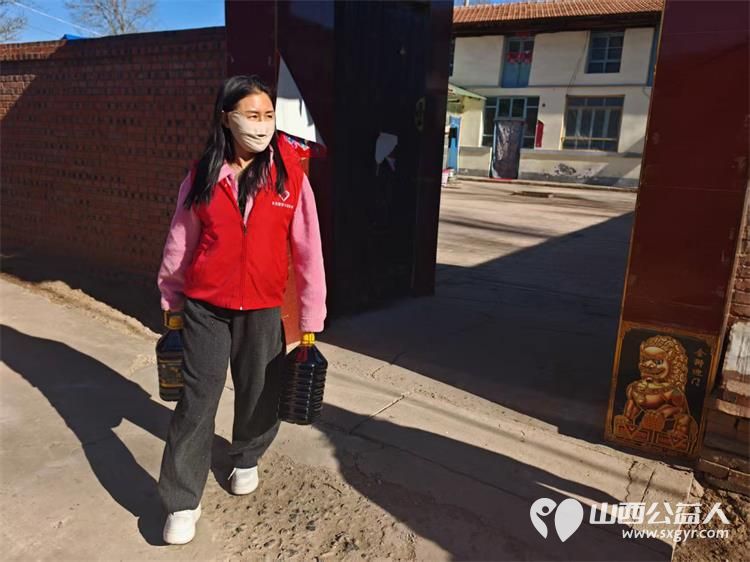 长治圆梦公益协会组织开展“暖春行---关爱山区孤寡患病老人”活动去长治市沁县端村和瓦窑沟两个村16户贫困户家庭捐助生活用品 - 第53张 - 山西公益人 长治圆梦公益协会组织开展“暖春行---关爱山区孤寡患病老人”活动去长治市沁县端村和瓦窑沟两个村16户贫困户家庭捐助生活用品 - 第53张