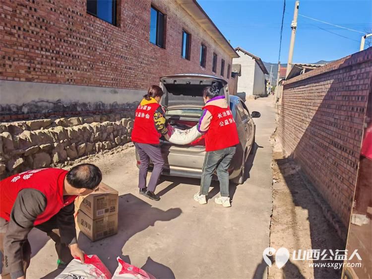 长治圆梦公益协会组织开展“暖春行---关爱山区孤寡患病老人”活动去长治市沁县端村和瓦窑沟两个村16户贫困户家庭捐助生活用品 - 第52张 - 山西公益人 长治圆梦公益协会组织开展“暖春行---关爱山区孤寡患病老人”活动去长治市沁县端村和瓦窑沟两个村16户贫困户家庭捐助生活用品 - 第52张