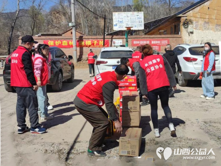 长治圆梦公益协会组织开展“暖春行---关爱山区孤寡患病老人”活动去长治市沁县端村和瓦窑沟两个村16户贫困户家庭捐助生活用品 - 第48张 - 山西公益人 长治圆梦公益协会组织开展“暖春行---关爱山区孤寡患病老人”活动去长治市沁县端村和瓦窑沟两个村16户贫困户家庭捐助生活用品 - 第48张