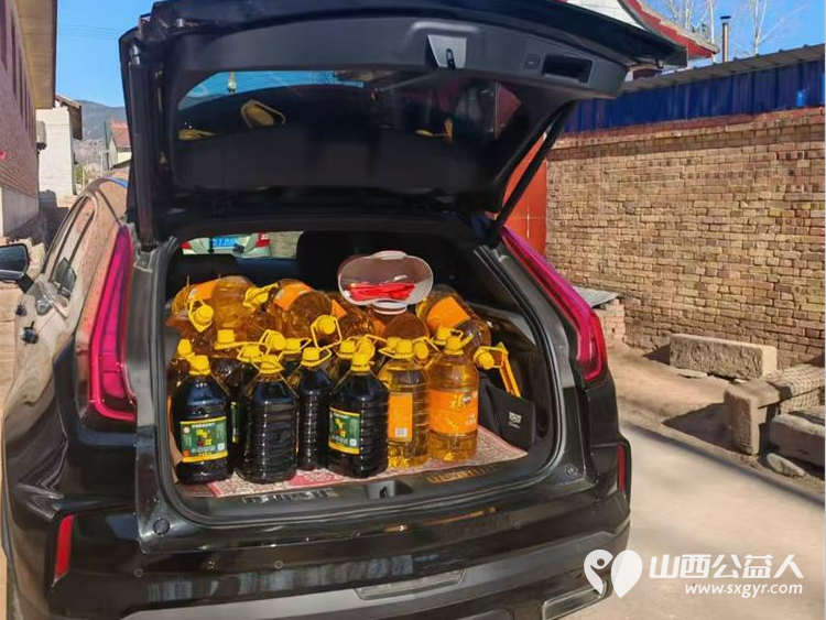 长治圆梦公益协会组织开展“暖春行---关爱山区孤寡患病老人”活动去长治市沁县端村和瓦窑沟两个村16户贫困户家庭捐助生活用品 - 第14张 - 山西公益人 长治圆梦公益协会组织开展“暖春行---关爱山区孤寡患病老人”活动去长治市沁县端村和瓦窑沟两个村16户贫困户家庭捐助生活用品 - 第14张