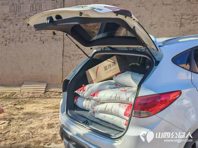 长治圆梦公益协会组织开展“暖春行---关爱山区孤寡患病老人”活动去长治市沁县端村和瓦窑沟两个村16户贫困户家庭捐助生活用品 - 第16张 - 山西公益人 长治圆梦公益协会组织开展“暖春行---关爱山区孤寡患病老人”活动去长治市沁县端村和瓦窑沟两个村16户贫困户家庭捐助生活用品 - 第16张