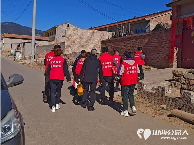长治圆梦公益协会组织开展“暖春行---关爱山区孤寡患病老人”活动去长治市沁县端村和瓦窑沟两个村16户贫困户家庭捐助生活用品 - 第24张 - 山西公益人 长治圆梦公益协会组织开展“暖春行---关爱山区孤寡患病老人”活动去长治市沁县端村和瓦窑沟两个村16户贫困户家庭捐助生活用品 - 第24张