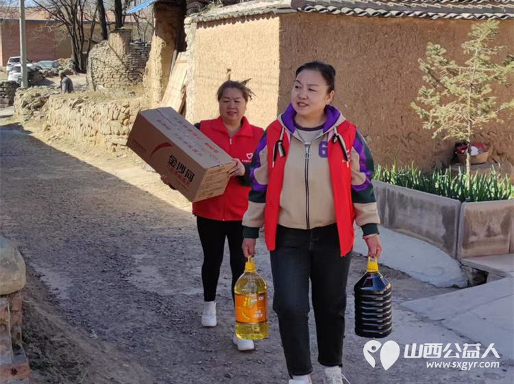 长治圆梦公益协会组织开展“暖春行---关爱山区孤寡患病老人”活动去长治市沁县端村和瓦窑沟两个村16户贫困户家庭捐助生活用品 - 第44张 - 山西公益人 长治圆梦公益协会组织开展“暖春行---关爱山区孤寡患病老人”活动去长治市沁县端村和瓦窑沟两个村16户贫困户家庭捐助生活用品 - 第44张