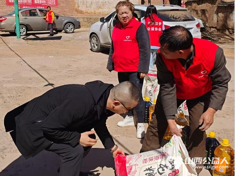 长治圆梦公益协会组织开展“暖春行---关爱山区孤寡患病老人”活动去长治市沁县端村和瓦窑沟两个村16户贫困户家庭捐助生活用品 - 第36张 - 山西公益人 长治圆梦公益协会组织开展“暖春行---关爱山区孤寡患病老人”活动去长治市沁县端村和瓦窑沟两个村16户贫困户家庭捐助生活用品 - 第36张