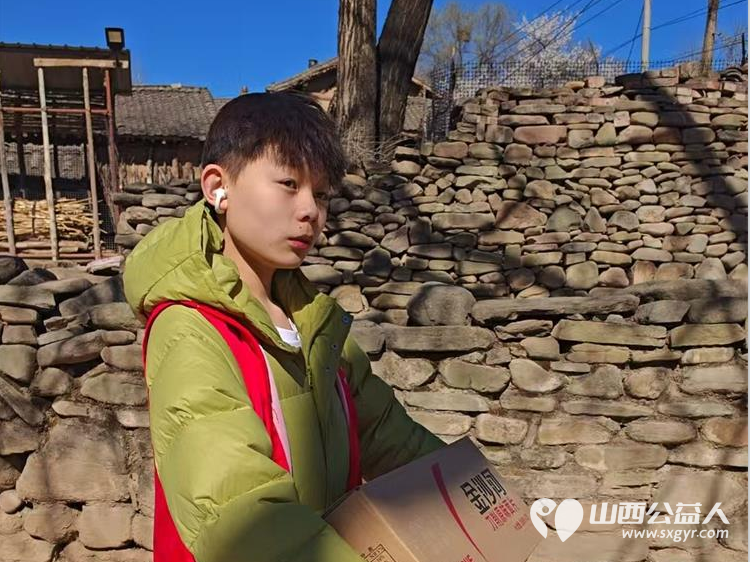 长治圆梦公益协会组织开展“暖春行---关爱山区孤寡患病老人”活动去长治市沁县端村和瓦窑沟两个村16户贫困户家庭捐助生活用品 - 第31张 - 山西公益人 长治圆梦公益协会组织开展“暖春行---关爱山区孤寡患病老人”活动去长治市沁县端村和瓦窑沟两个村16户贫困户家庭捐助生活用品 - 第31张