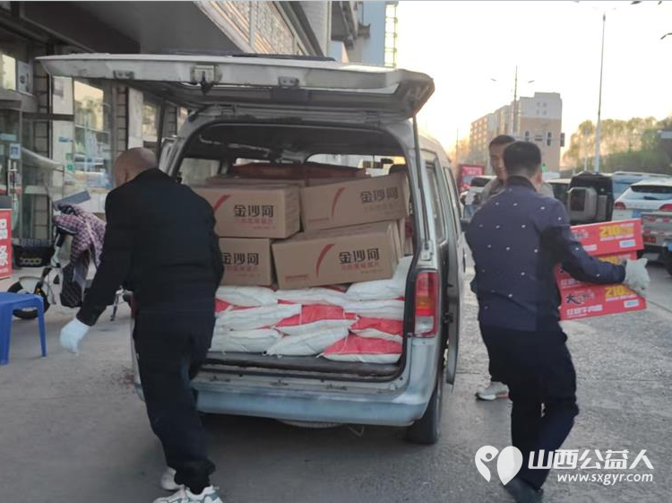 长治圆梦公益协会组织开展“暖春行---关爱山区孤寡患病老人”活动去长治市沁县端村和瓦窑沟两个村16户贫困户家庭捐助生活用品 - 第13张 - 山西公益人 长治圆梦公益协会组织开展“暖春行---关爱山区孤寡患病老人”活动去长治市沁县端村和瓦窑沟两个村16户贫困户家庭捐助生活用品 - 第13张