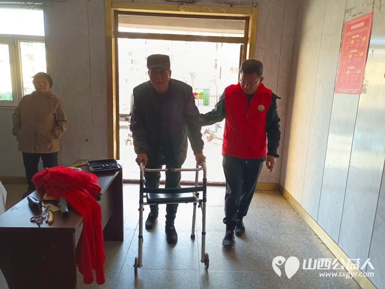 2025年4月6日介休市敬老协会敬老爱老助老活动来到绵山镇后党峪小区为60岁以上所有老人爱心理发量血压测视力白内障检查 - 第39张 - 山西公益人 2025年4月6日介休市敬老协会敬老爱老助老活动来到绵山镇后党峪小区为60岁以上所有老人爱心理发量血压测视力白内障检查 - 第39张