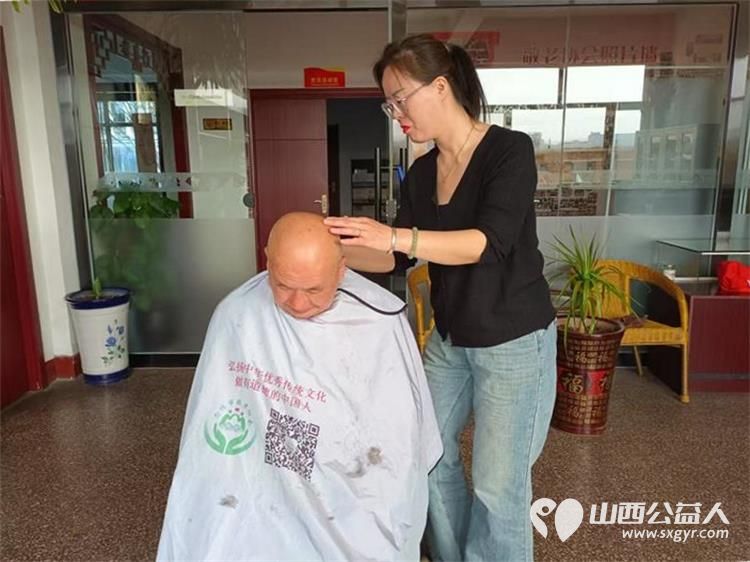 2025年4月6日介休市敬老协会敬老爱老助老活动来到绵山镇后党峪小区为60岁以上所有老人爱心理发量血压测视力白内障检查 - 第26张 - 山西公益人 2025年4月6日介休市敬老协会敬老爱老助老活动来到绵山镇后党峪小区为60岁以上所有老人爱心理发量血压测视力白内障检查 - 第26张