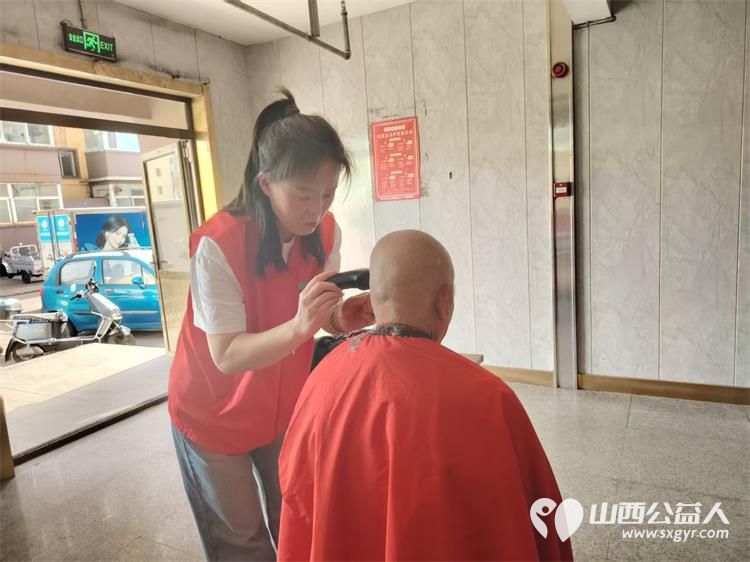 2025年4月6日介休市敬老协会敬老爱老助老活动来到绵山镇后党峪小区为60岁以上所有老人爱心理发量血压测视力白内障检查 - 第23张 - 山西公益人 2025年4月6日介休市敬老协会敬老爱老助老活动来到绵山镇后党峪小区为60岁以上所有老人爱心理发量血压测视力白内障检查 - 第23张
