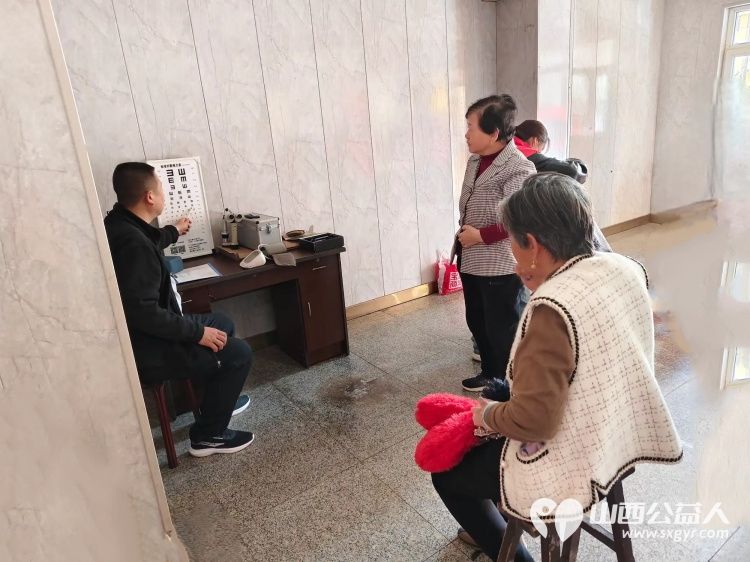 2025年4月6日介休市敬老协会敬老爱老助老活动来到绵山镇后党峪小区为60岁以上所有老人爱心理发量血压测视力白内障检查 - 第32张 - 山西公益人 2025年4月6日介休市敬老协会敬老爱老助老活动来到绵山镇后党峪小区为60岁以上所有老人爱心理发量血压测视力白内障检查 - 第32张