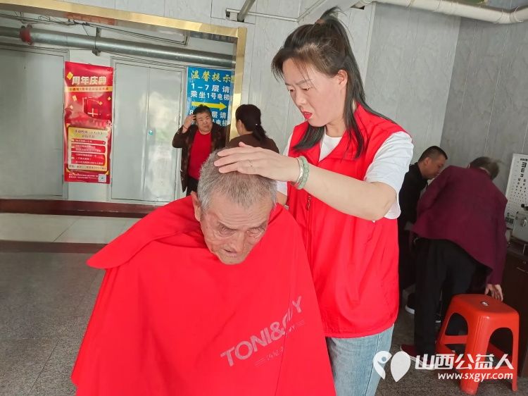 2025年4月6日介休市敬老协会敬老爱老助老活动来到绵山镇后党峪小区为60岁以上所有老人爱心理发量血压测视力白内障检查 - 第18张 - 山西公益人 2025年4月6日介休市敬老协会敬老爱老助老活动来到绵山镇后党峪小区为60岁以上所有老人爱心理发量血压测视力白内障检查 - 第18张