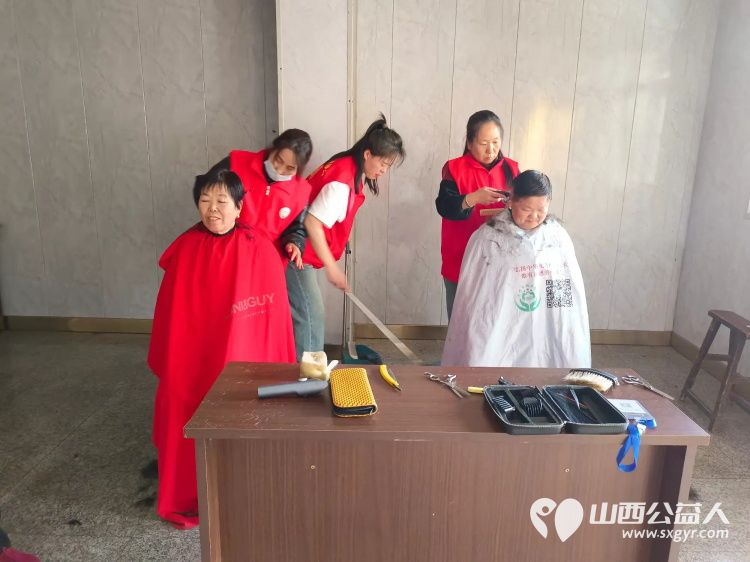 2025年4月6日介休市敬老协会敬老爱老助老活动来到绵山镇后党峪小区为60岁以上所有老人爱心理发量血压测视力白内障检查 - 第7张 - 山西公益人 2025年4月6日介休市敬老协会敬老爱老助老活动来到绵山镇后党峪小区为60岁以上所有老人爱心理发量血压测视力白内障检查 - 第7张