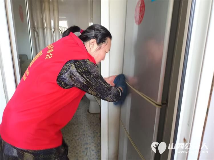 介休市敬老协会志愿者来到绵山镇后党峪小区入户86岁特困老人孙士功家中服务老人 - 第18张 - 山西公益人 介休市敬老协会志愿者来到绵山镇后党峪小区入户86岁特困老人孙士功家中服务老人 - 第18张