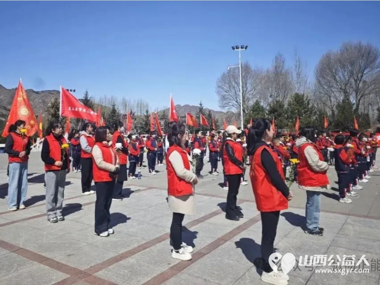 正能量公益山西灵丘县平型关义工联合会联合育英小学赴平型关烈士陵园平型关大捷纪念馆开展“缅怀革命先烈·传承红色基因”文明祭扫实践活动 - 第5张