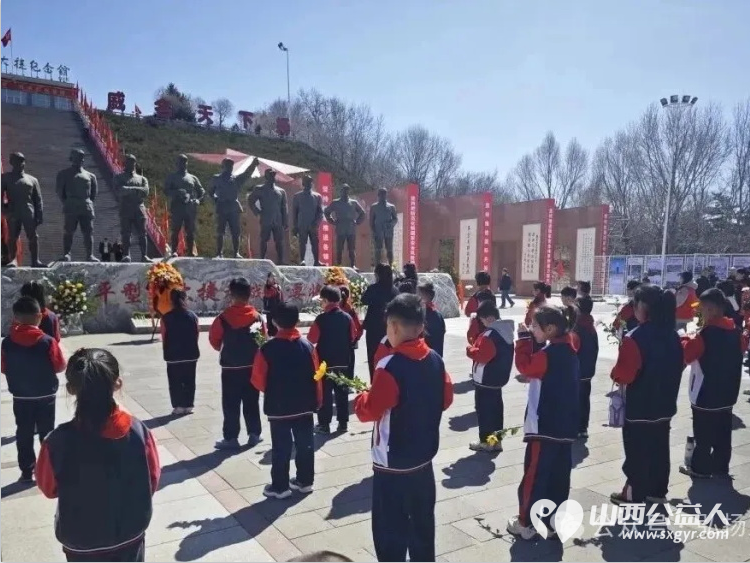 正能量公益山西灵丘县平型关义工联合会联合育英小学赴平型关烈士陵园平型关大捷纪念馆开展“缅怀革命先烈·传承红色基因”文明祭扫实践活动 - 第7张