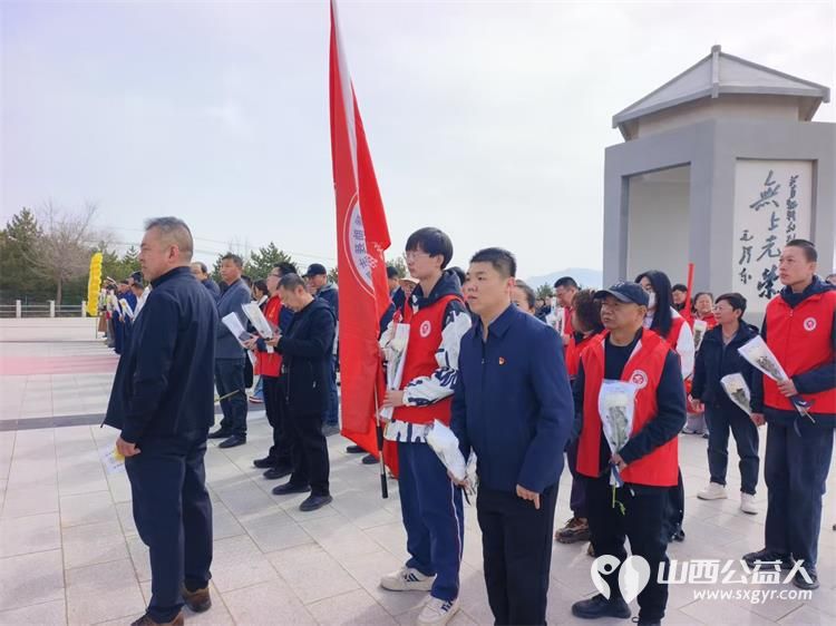 浑源县残联扶残助残志愿者协会组织志愿者去烈士陵园参加祭扫活动 - 第7张 - 山西公益人 浑源县残联扶残助残志愿者协会组织志愿者去烈士陵园参加祭扫活动 - 第7张