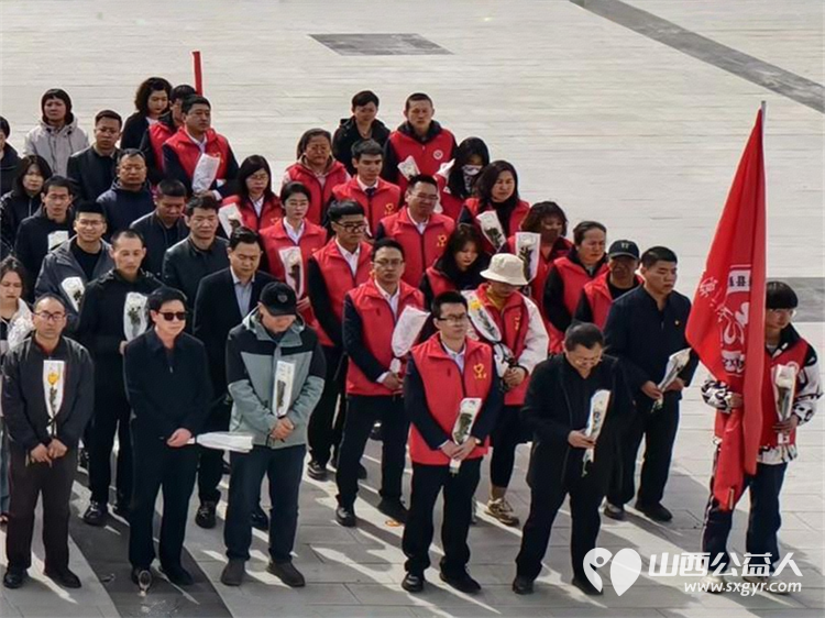 浑源县残联扶残助残志愿者协会组织志愿者去烈士陵园参加祭扫活动 - 第4张 - 山西公益人 浑源县残联扶残助残志愿者协会组织志愿者去烈士陵园参加祭扫活动 - 第4张