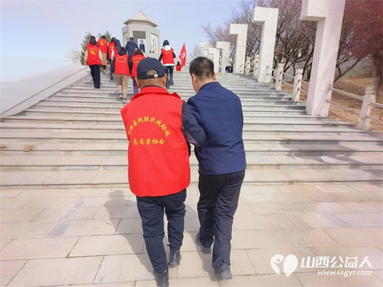 浑源县残联扶残助残志愿者协会组织志愿者去烈士陵园参加祭扫活动 - 第9张 - 山西公益人 浑源县残联扶残助残志愿者协会组织志愿者去烈士陵园参加祭扫活动 - 第9张