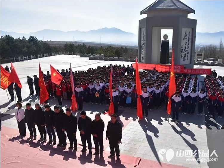 浑源县残联扶残助残志愿者协会组织志愿者去烈士陵园参加祭扫活动 - 第3张 - 山西公益人 浑源县残联扶残助残志愿者协会组织志愿者去烈士陵园参加祭扫活动 - 第3张
