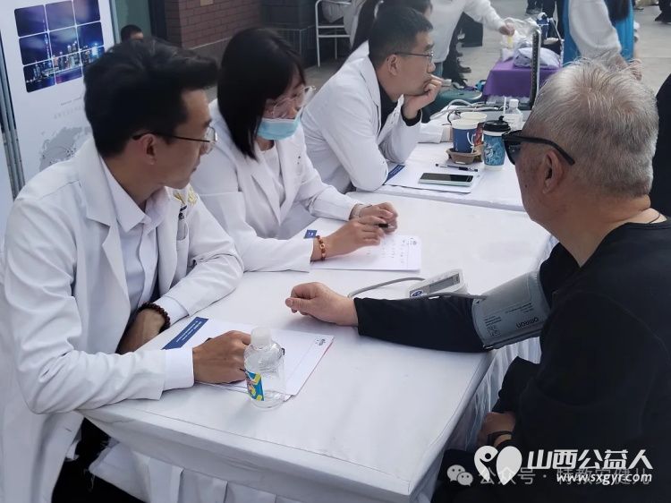 太原市安健儿公益服务中心在街道、社区、基金会、爱心企业以及志愿者等的大力支持下成功举办了“点亮星空，与爱同行”孤独症日公益活动 - 第15张