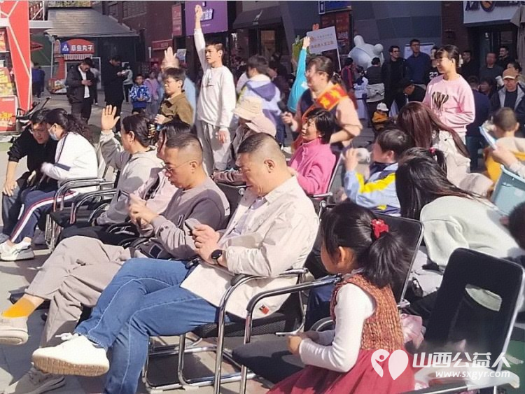 太原市安健儿公益服务中心在街道、社区、基金会、爱心企业以及志愿者等的大力支持下成功举办了“点亮星空，与爱同行”孤独症日公益活动 - 第9张