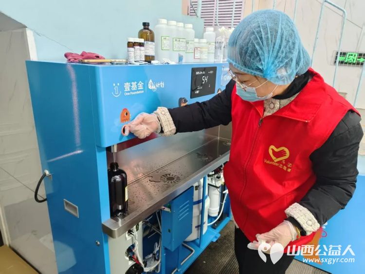 大风拦路？公益暖流势不可挡！吕梁市离石区青年志愿者协会冒着狂风在长治路小学凤山底校区安装净水机 - 第11张