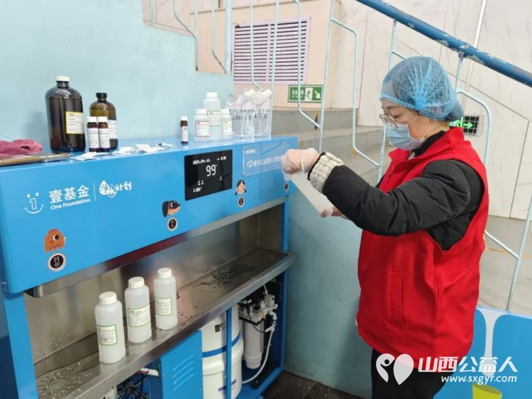 大风拦路？公益暖流势不可挡！吕梁市离石区青年志愿者协会冒着狂风在长治路小学凤山底校区安装净水机 - 第7张