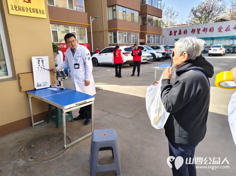 志愿服务进社区健康活动暖人心----2025年4月9日介休市敬老协会志愿者在东南街道南大街社区为老人们爱心理发按摩理疗义诊 - 第14张 - 山西公益人 志愿服务进社区健康活动暖人心----2025年4月9日介休市敬老协会志愿者在东南街道南大街社区为老人们爱心理发按摩理疗义诊 - 第14张